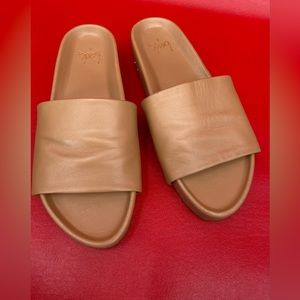 Beek Gallito Honey Leather Slides Sandals Size 9